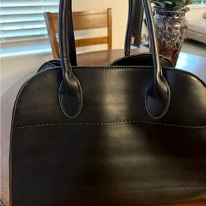 Elegant Black Leather Handbag